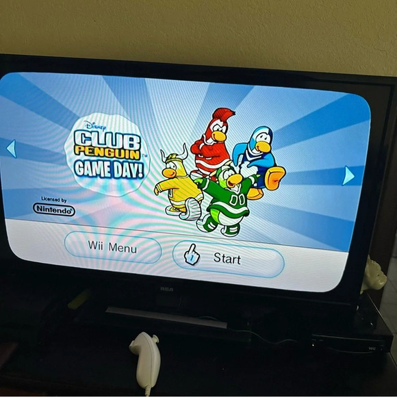 Nintendo Wii Club Penguin Game Day complete game with manual - Picture 6 of 9